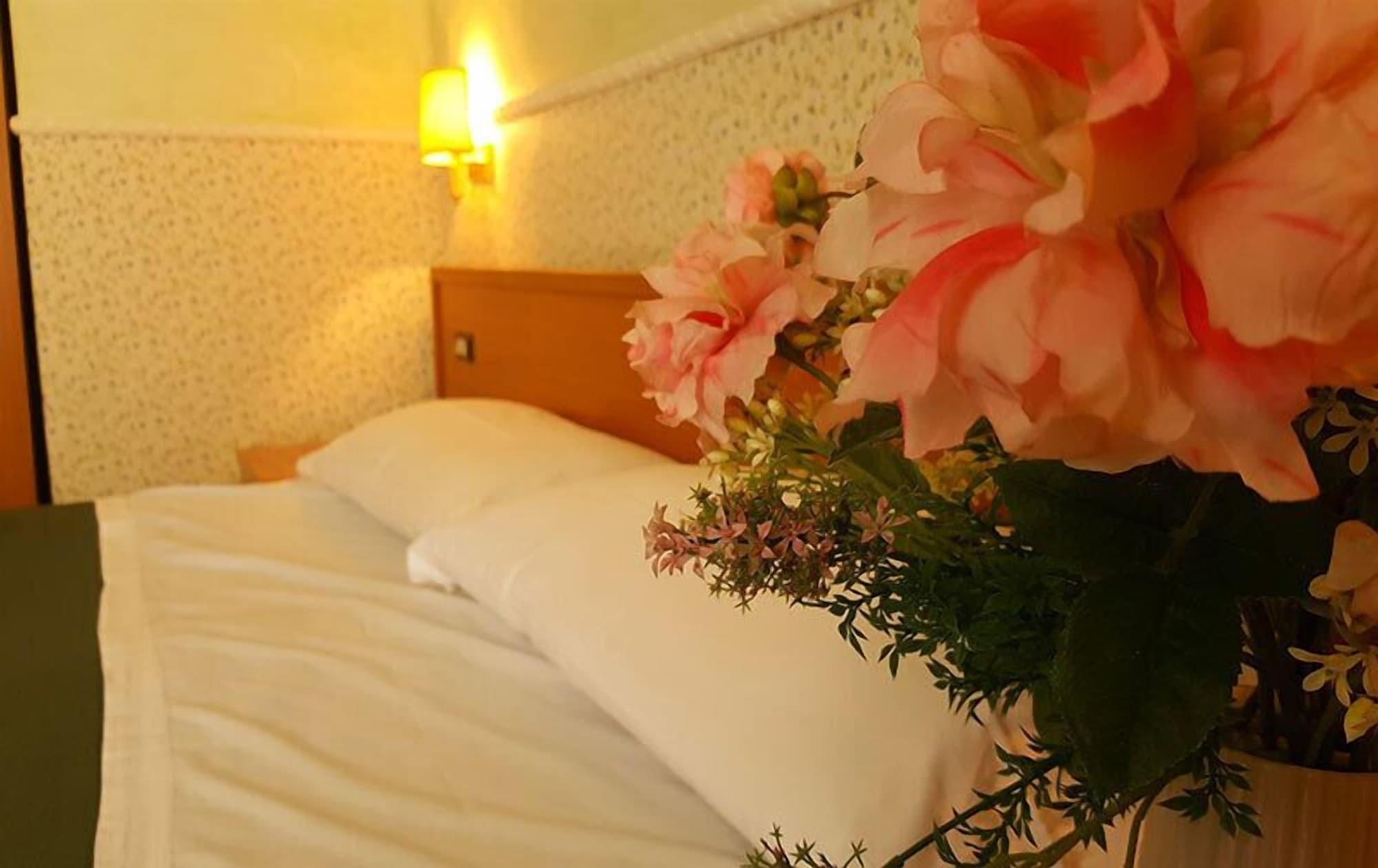 Numa Rome Linea Hotel Ngoại thất bức ảnh